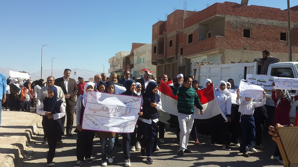 مسيرة لطلاب مدارس قرية الجبيل تضامنا مع شهداء الروضة (4)