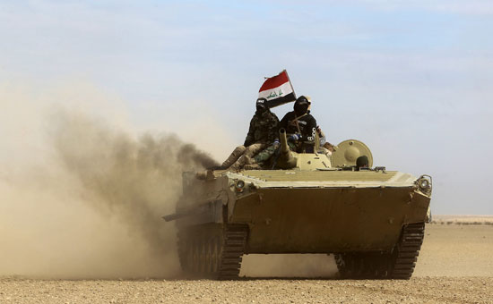 دبابة عراقية فى مطاردة فلول داعش بالعراق