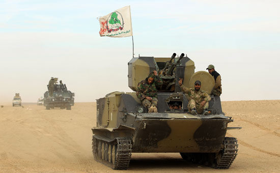 تحرك آليات القوات العراقية خلال مطاردة داعش