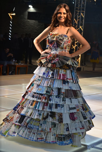 فستان من المجلات