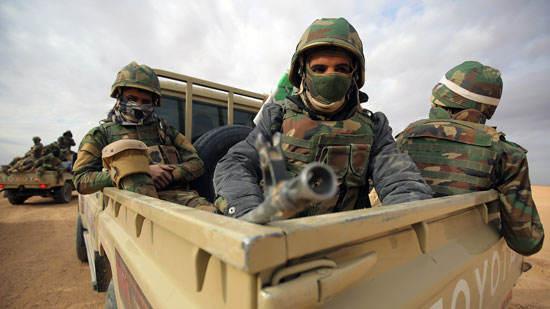 جنود عراقيون يحاربون داعش