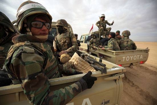 أفراد القوات العراقية خلال مطاردة عناصر داعش