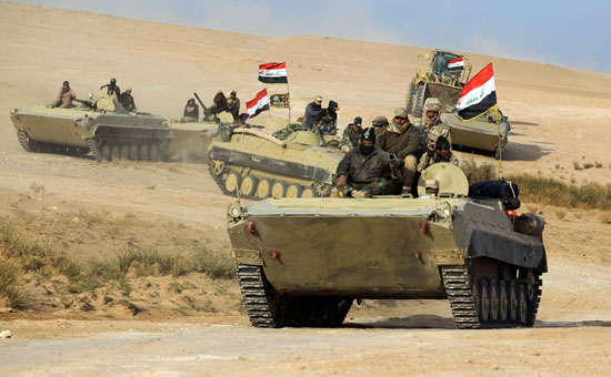 جرارات ترافق القوات العراقية فى مطاردة داعش