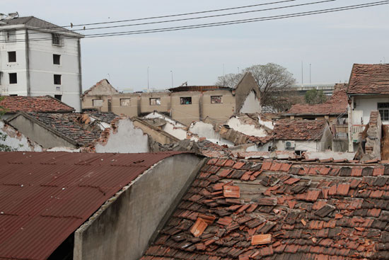 تأثر المبانى السكنية المجاورة للانفجار فى الصين