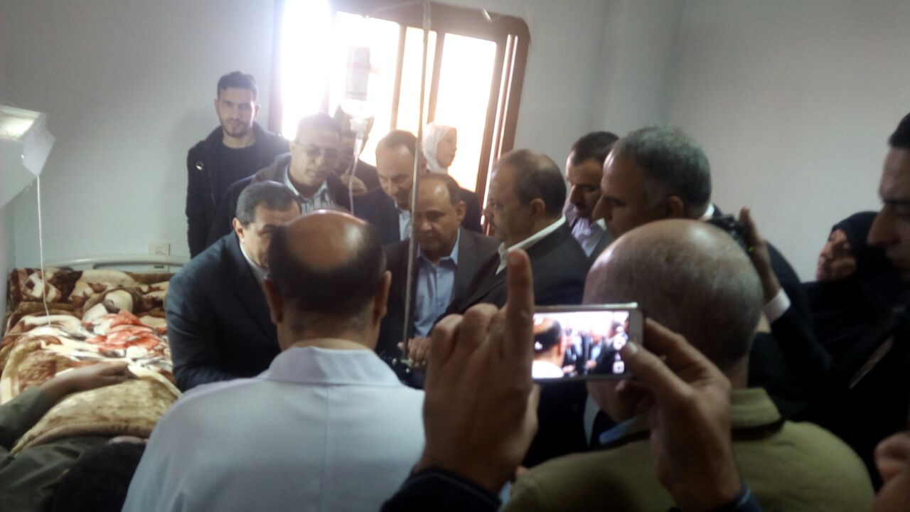 صور وزير القوى العاملة يزور إمام مسجد الروضة (4)