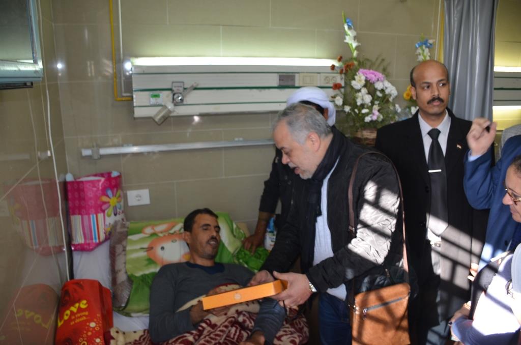 الدكتور أشرف زكى يزور المصابين
