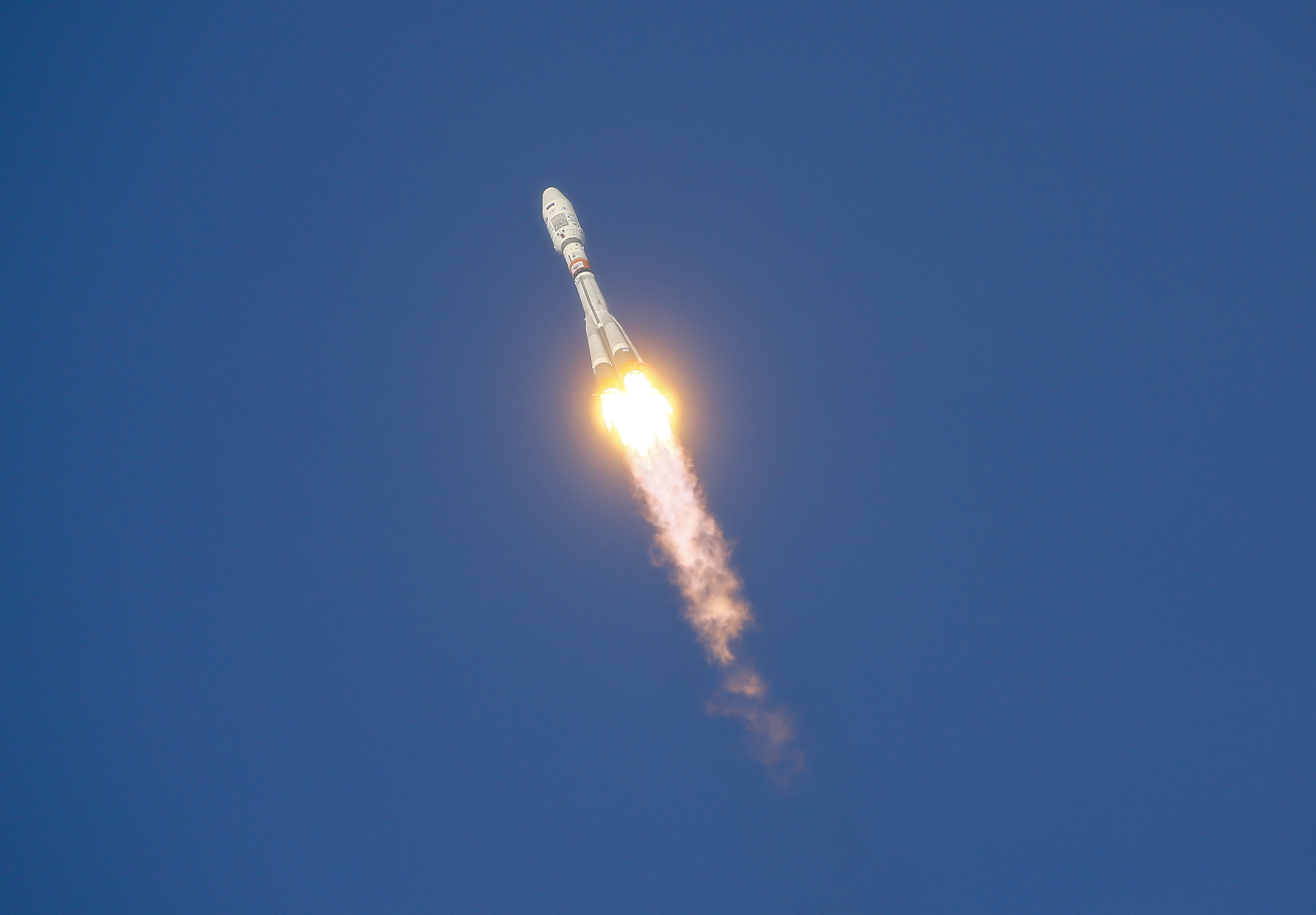 المركبة الفضائية الروسية تحلق فى السماء