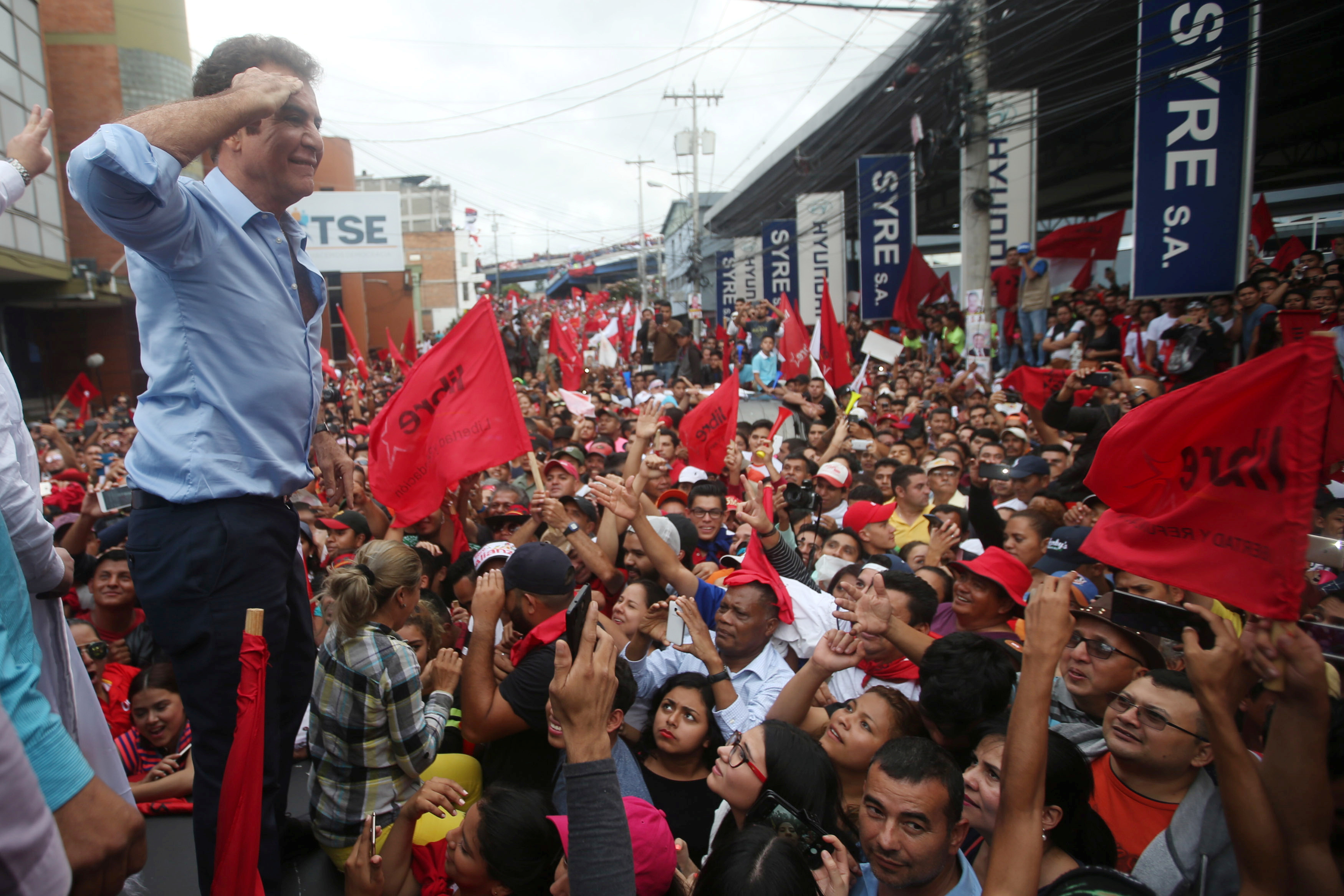 نصر الله وسط أنصارة