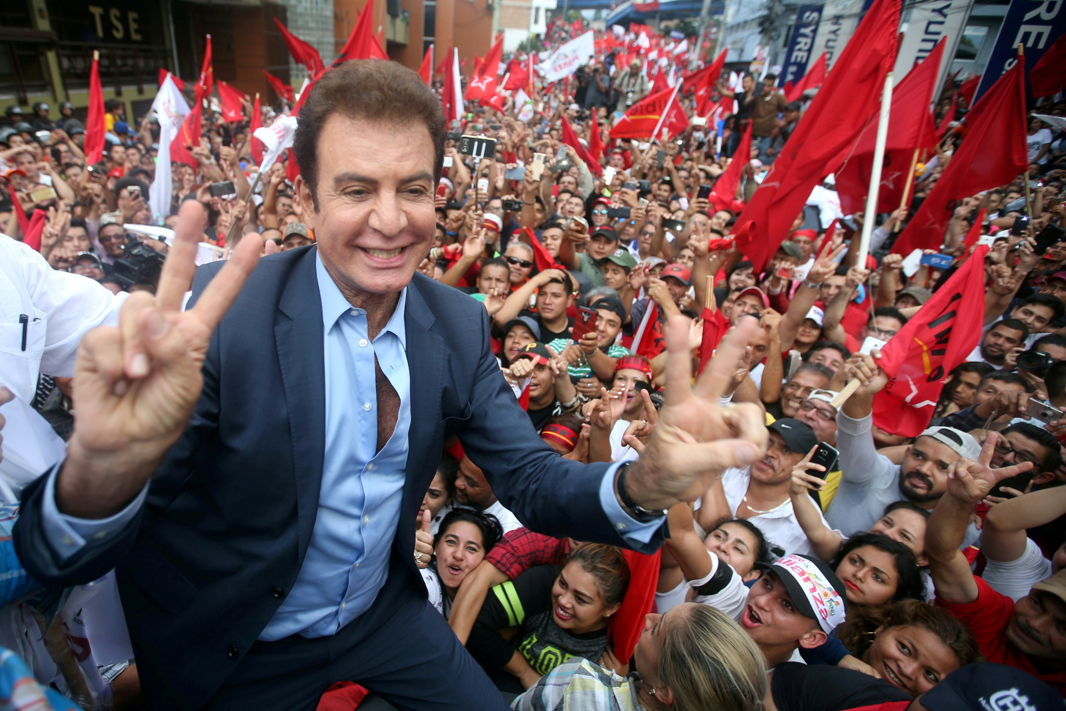 تظاهرات لمؤيدى نصر الله