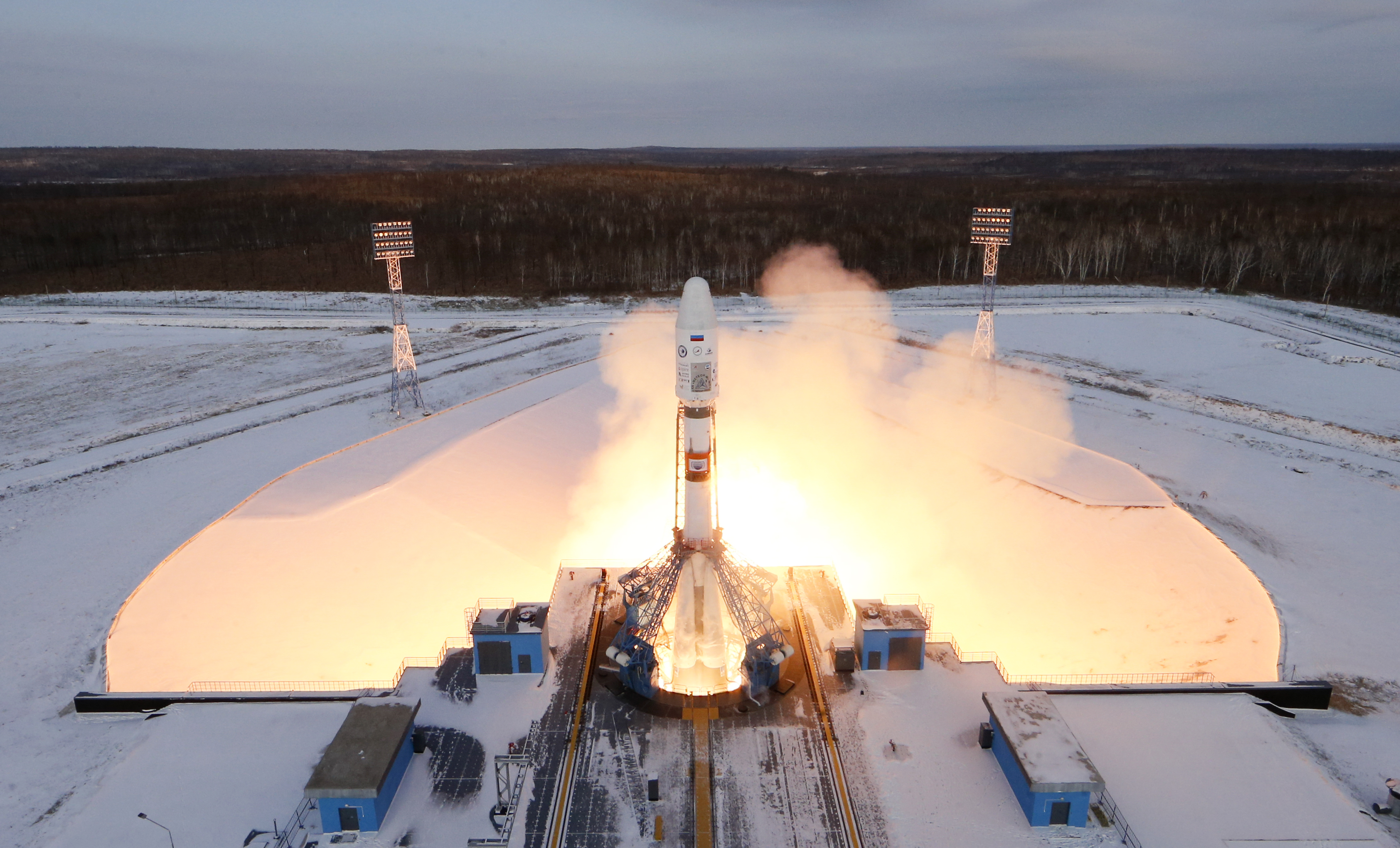 مشهد لمراحل إطلاق مركبة فضائية روسية