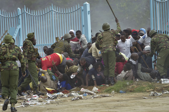 الشرطة الكينية تستخدم العصى لتفريق مظاهرات المعارضة