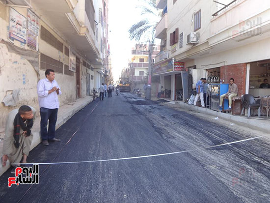  رصف الطرق الداخلية بمدينة الأقصر لخدمة السياح