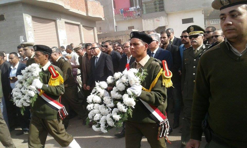              تشييع جثمان الشهيد في جنازة عسكرية