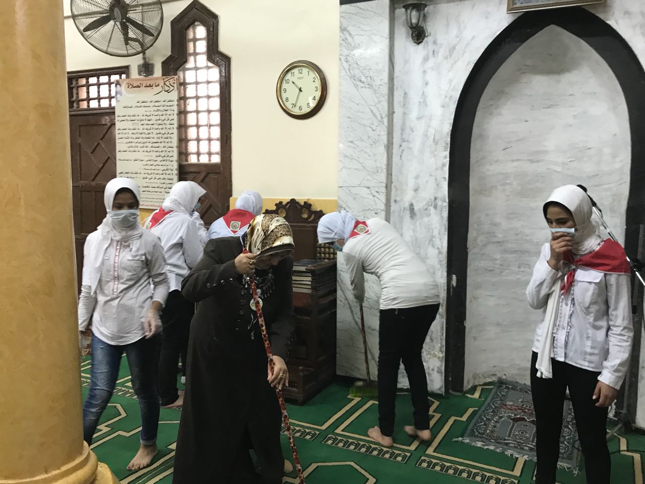 المديرالعام التنفيذى تنظف مسجد الرحمة