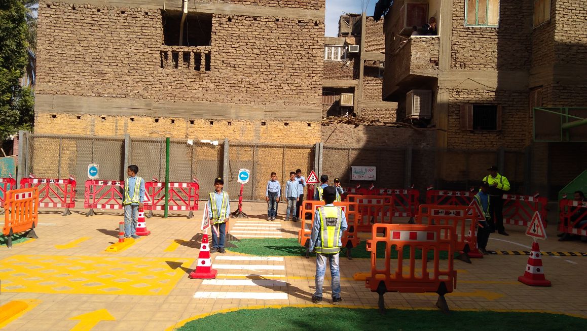   مرور الأقصر ينفذ تجربة مدينة مرورية متنقلة لتوعية طلبة مدرسة نجع الشيخ