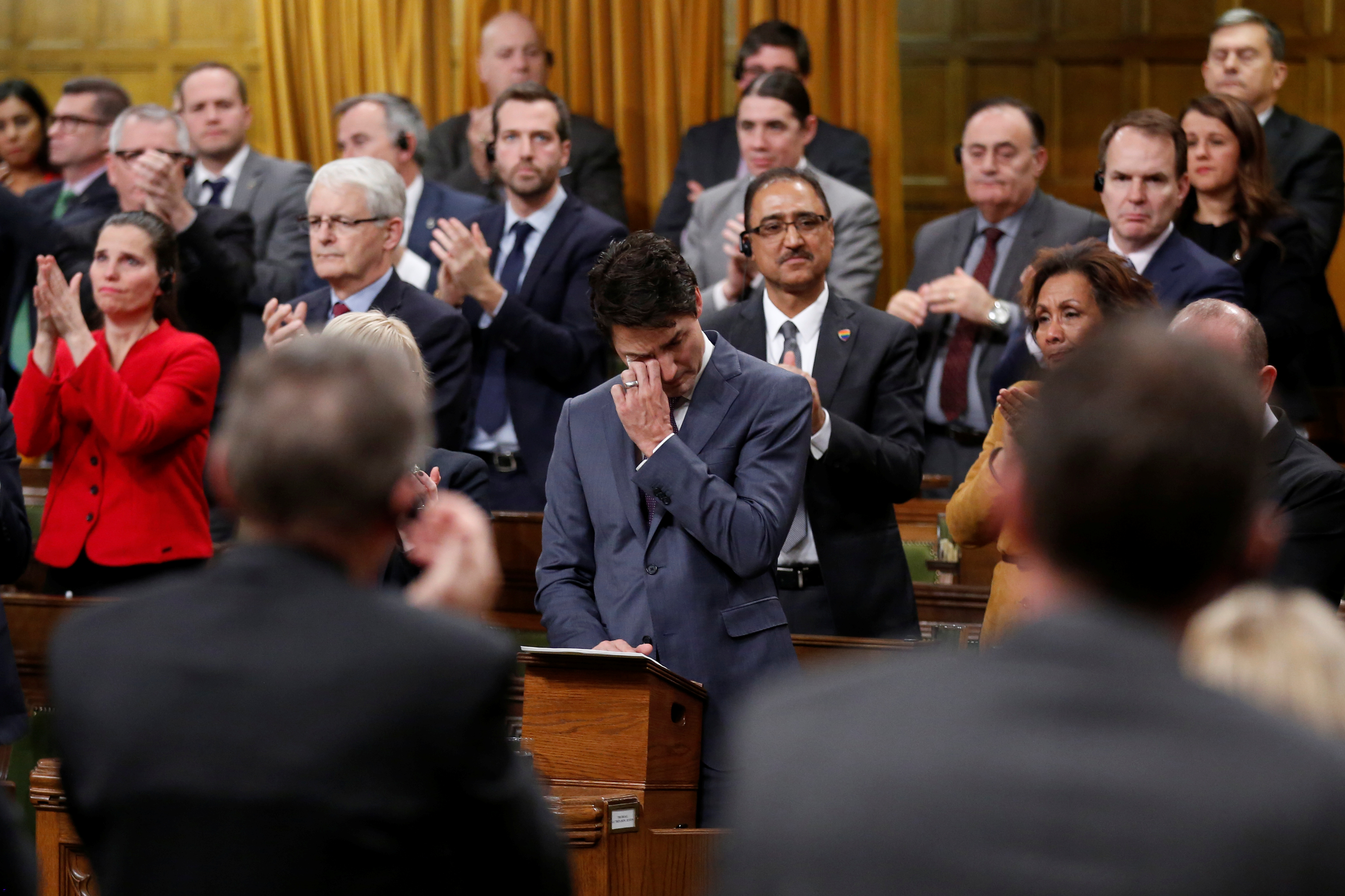 رئيس الوزراء الكندى يبكى