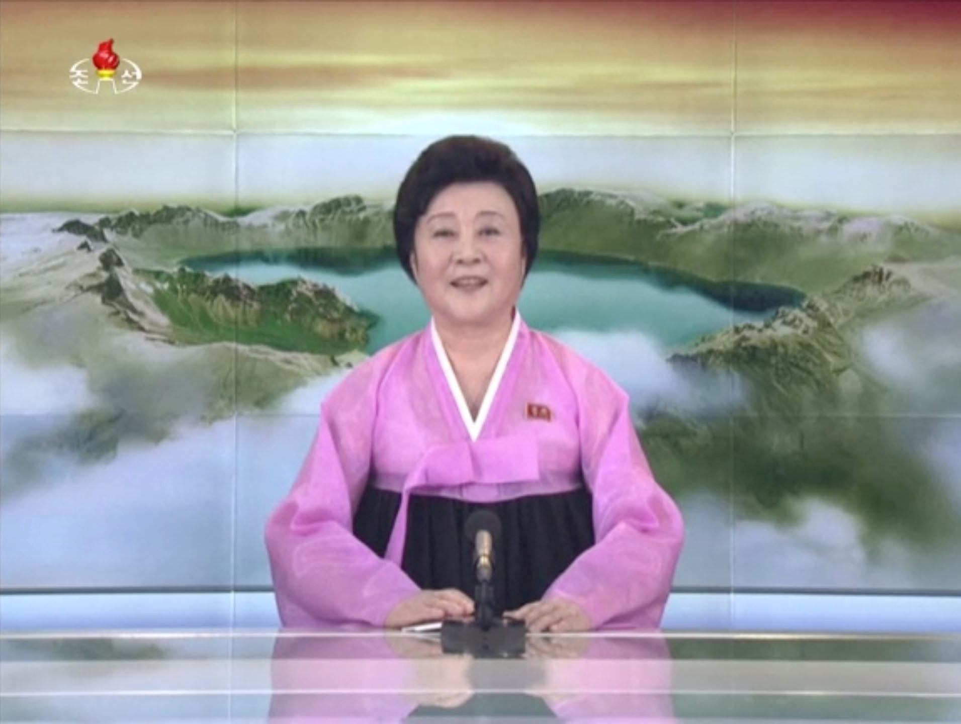مذيعة التلفزيون الكوري الشمالى