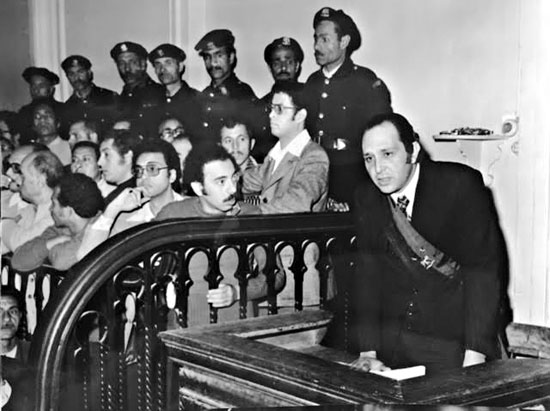 محمد-سلماوى-فى-قفص-الاتهام-بالمحكمة-أثناء-نظر-تظلم-المعتقلين-فى-انتفاضة-يناير-١٩٧٧