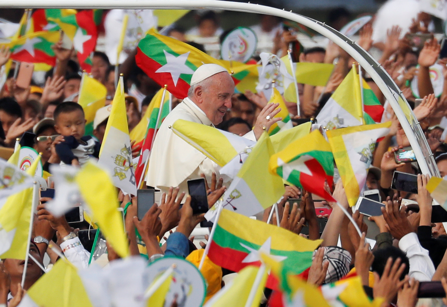 الملايين في استقبال البابا