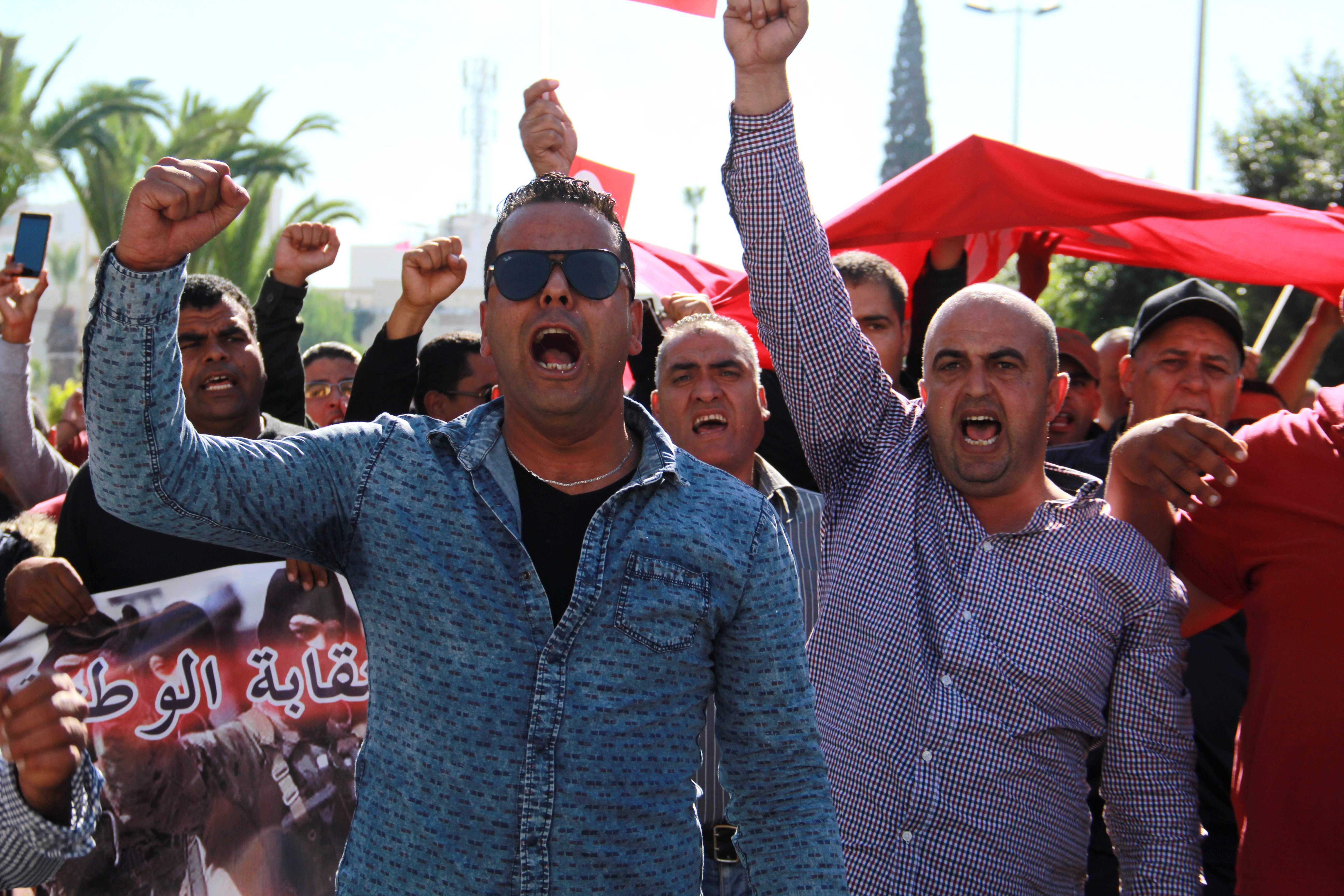 رجال الشرطة فى تونس خلال احتجاجاتهم