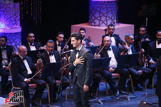 محمد عساف يطرب جمهور مهرجان الموسيقى العربية بأغنية زى الهوا  (3)