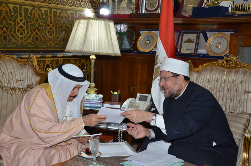 وزير الأوقاف مع عبد الرحمن آل خليفة