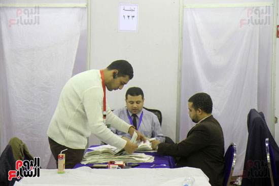 صور..بدء الفرز فى أضخم انتخابات بتاريخ الأهلى (16)