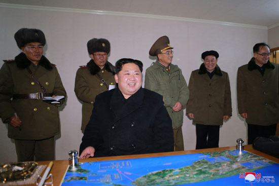فرحة زعيم كوريا الشمالية بسبب نجاح التجربة الصاروخية