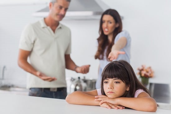 couple-fighting-in-front-of-kid