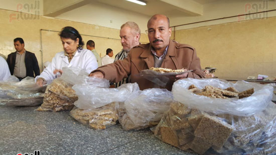  إقبال من المواطنين على الشراء