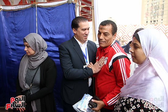 صور عمرو الايوبى يدلى بصوته فى انتخابات الترسانه (2)