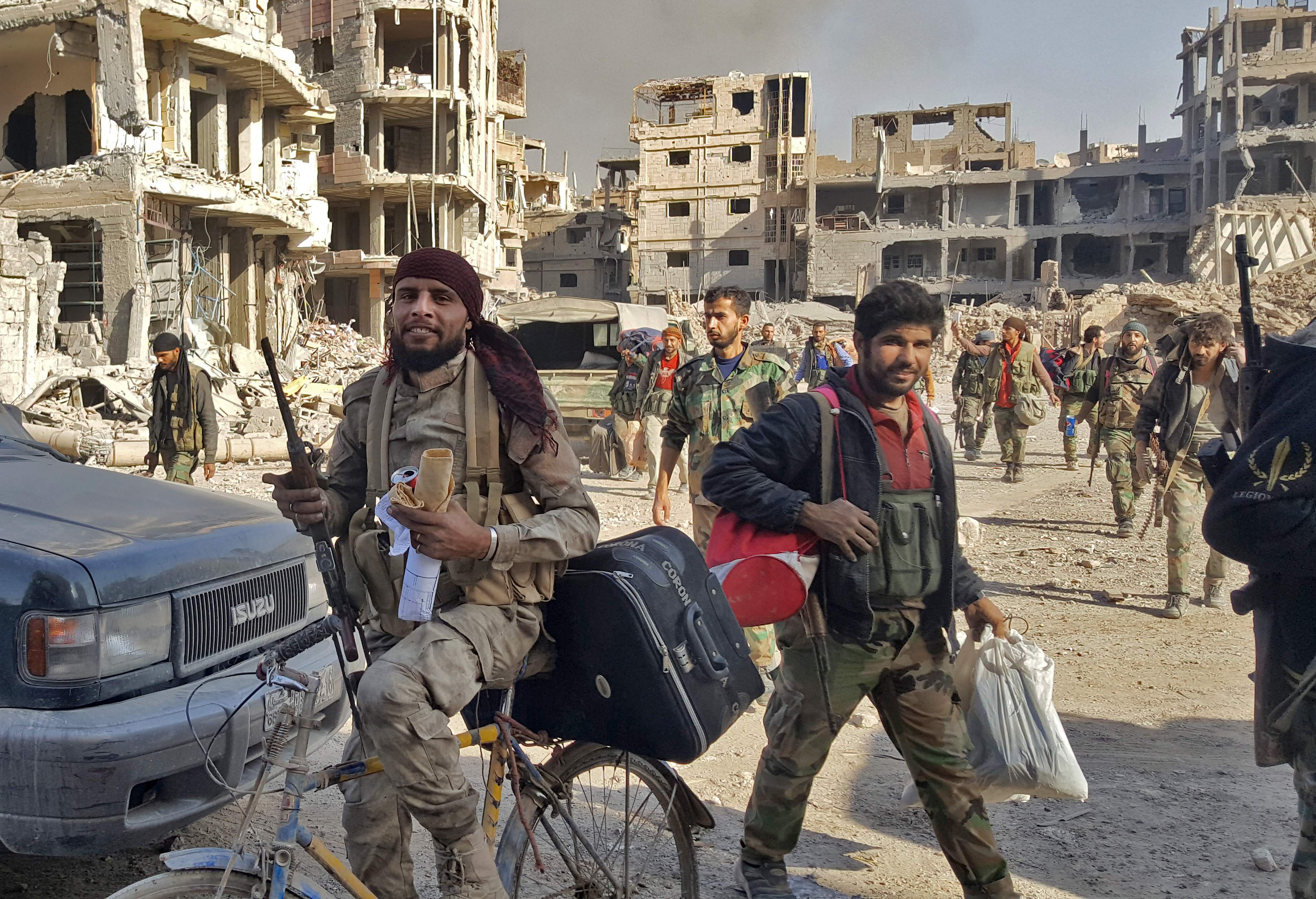 انتشار مكثف لمقاتلى الجيش السورى فى دير الزور
