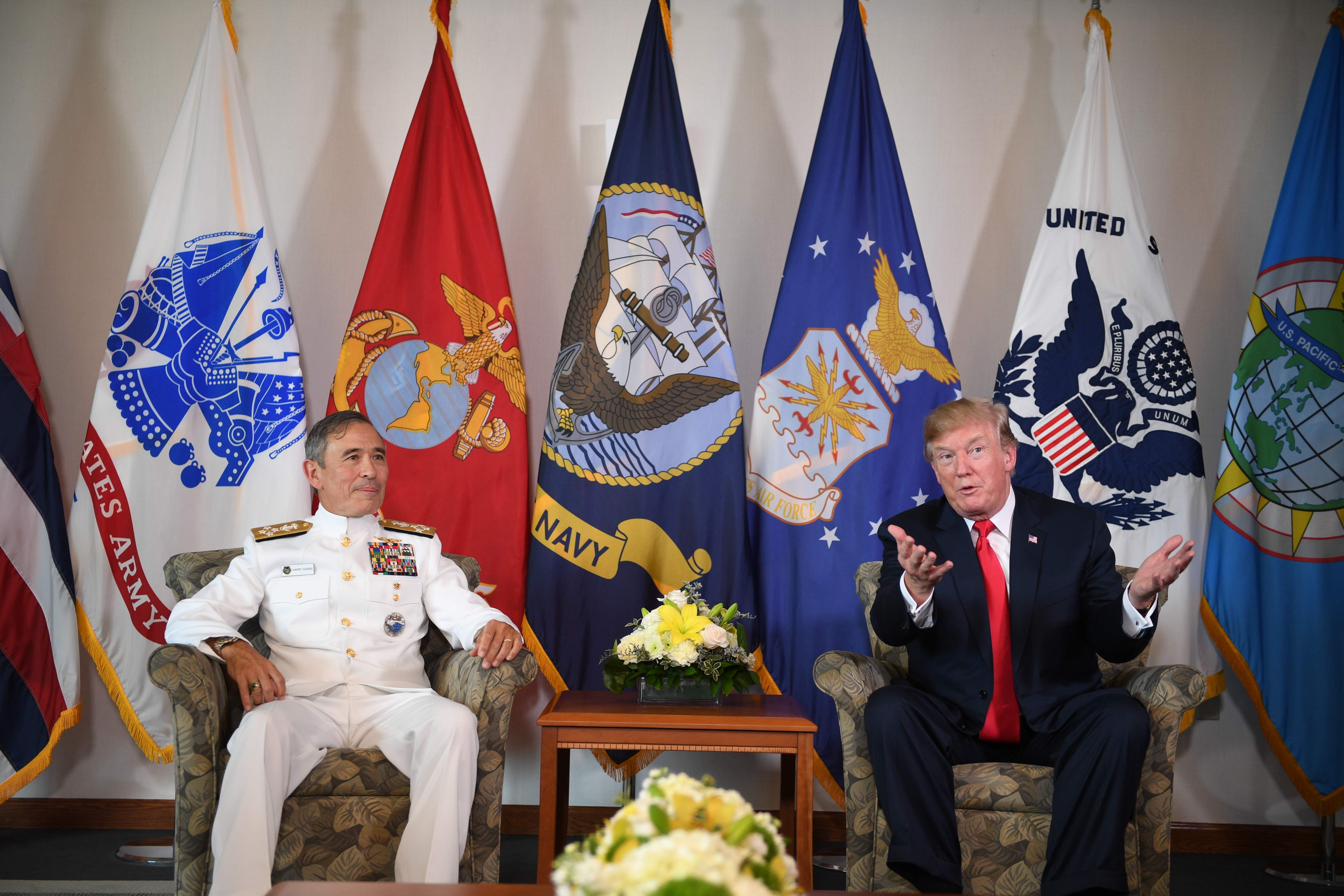 حديث ترامب مع قائد الأسطول الأمريكى