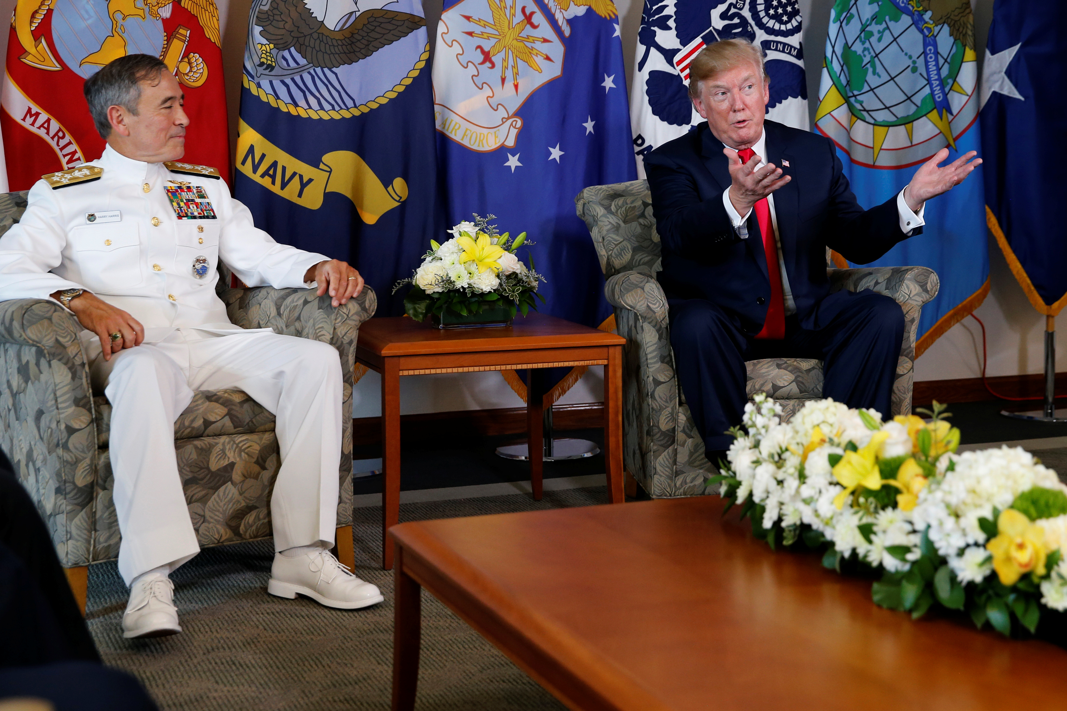 اجتماع ترامب مع قائد الأسطول الأمريكى
