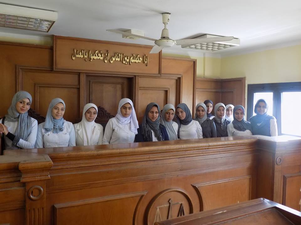  طالبات مدرسة التجارة بمحكمة الأسرة بكفر الشيخ