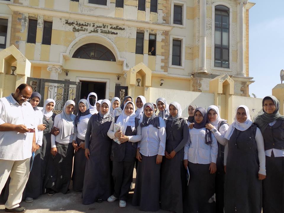   الطالبات أمام محكمة الأسرة بكفر الشيخ