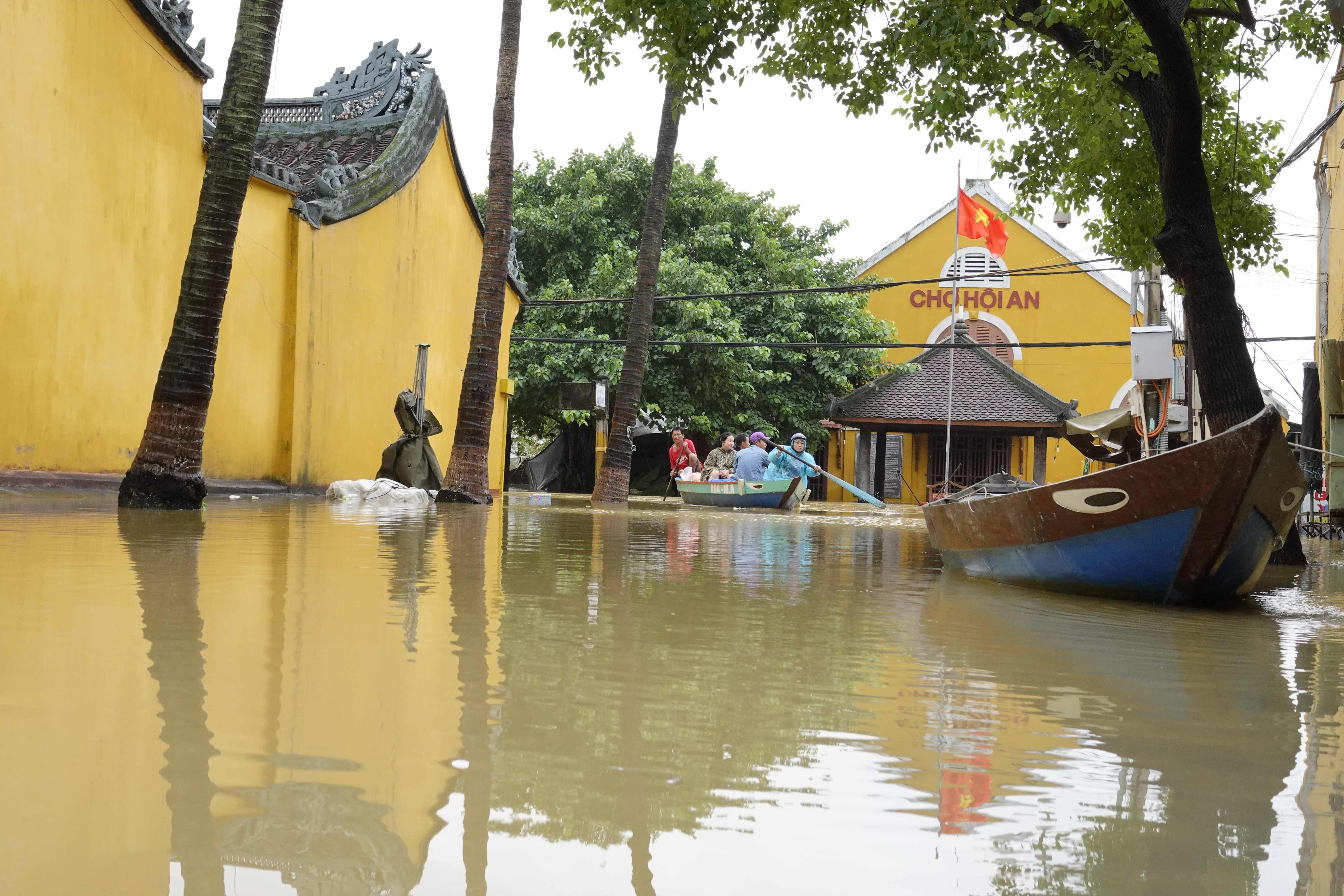 مياه الفيضانات فى فيتنام