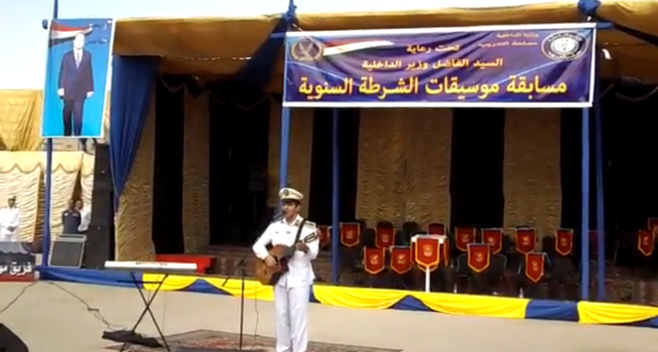 1 النقيب أحمد إسماعيل أثناء مشاركته فى مهرجان موسيقات الشرطة
