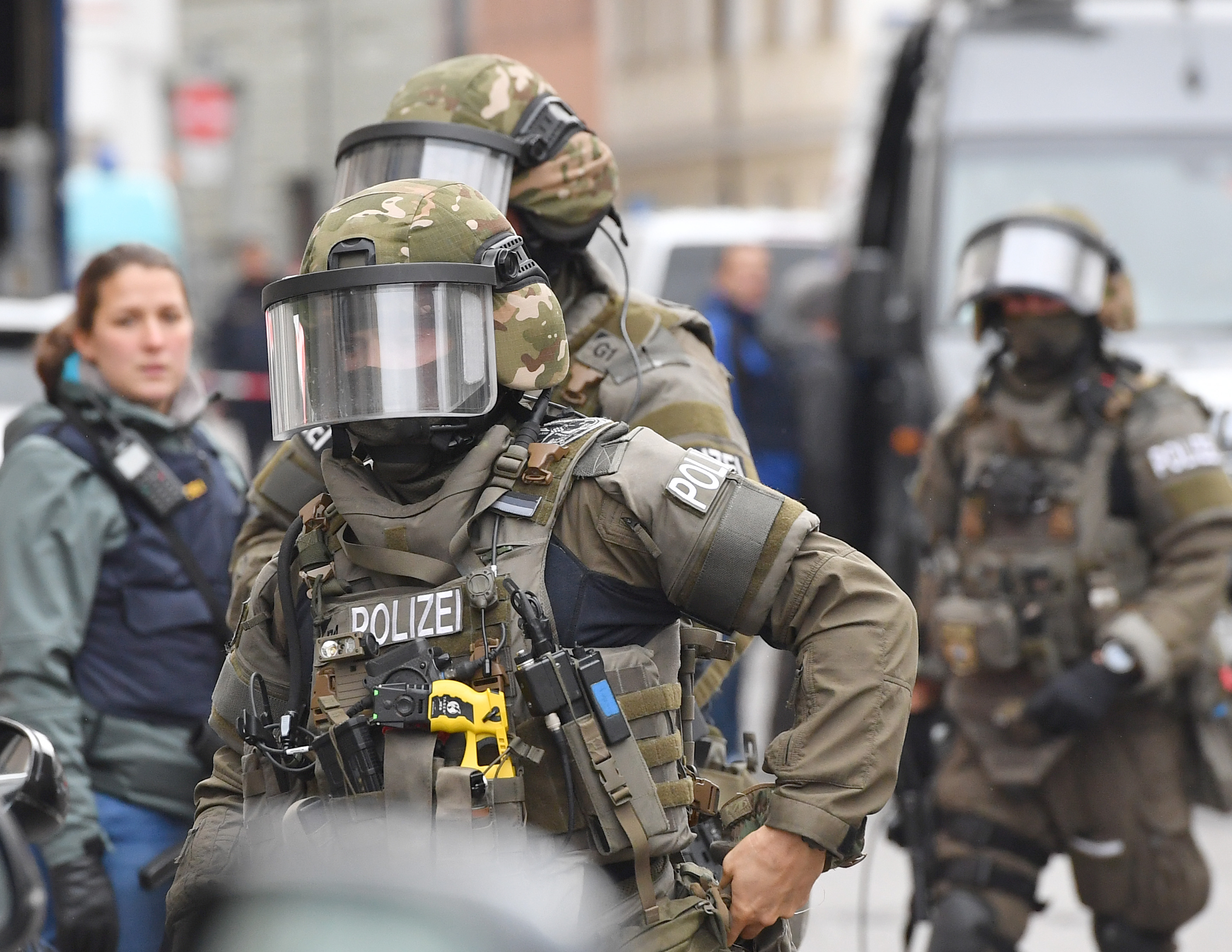 الشرطة الألمانية تصل موقع الحادث