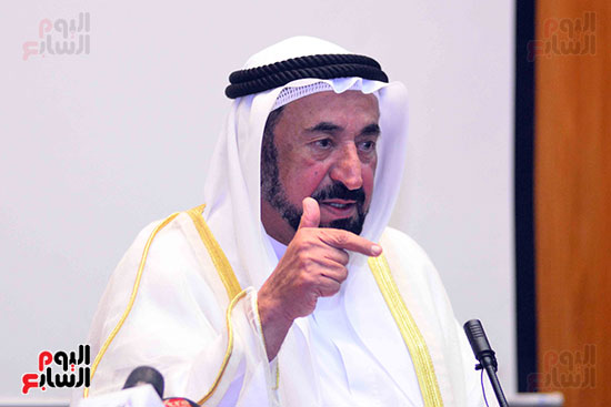 الشيخ سلطان القاسمى حاكم الشارقة فى معهد الاورام (37)