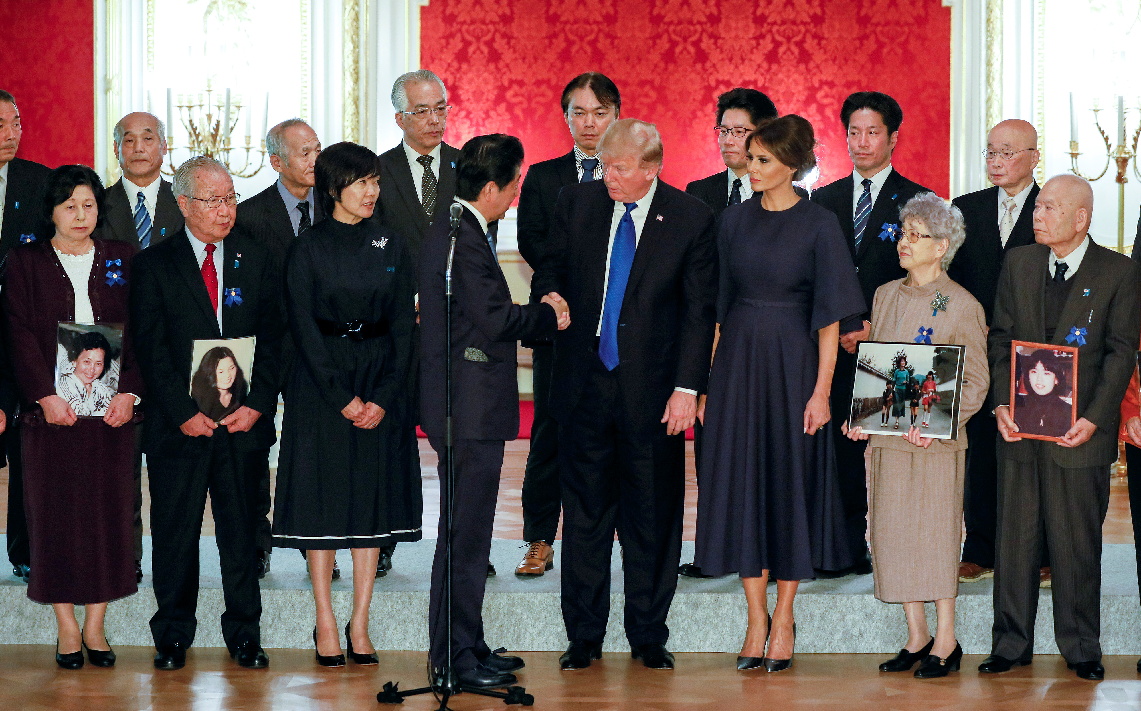 ترامب مع أسر اليابانيين المختطفين فى كوريا الشمالية