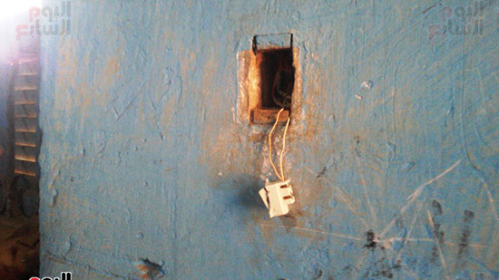  مفاتيح الكهرباء خارج الحائط