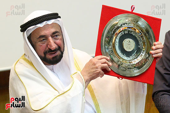 الشيخ سلطان القاسمى حاكم الشارقة فى معهد الاورام (42)