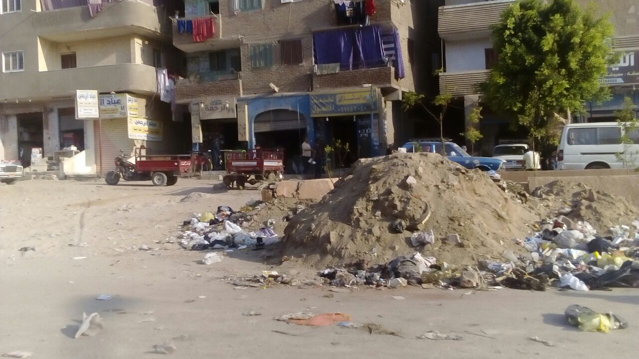 انتشار القمامة والمقاهى العشوائية والباعة الجائلين بشوارع المرج (19)