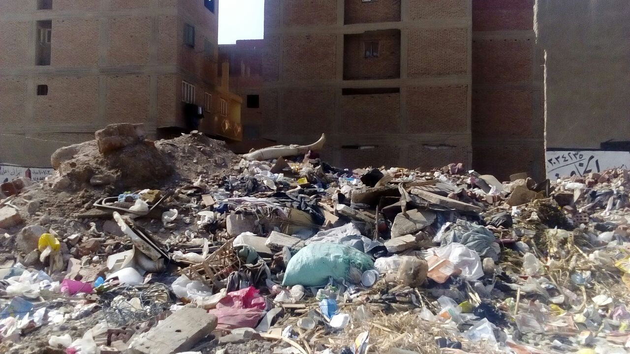 انتشار القمامة والمقاهى العشوائية والباعة الجائلين بشوارع المرج (11)