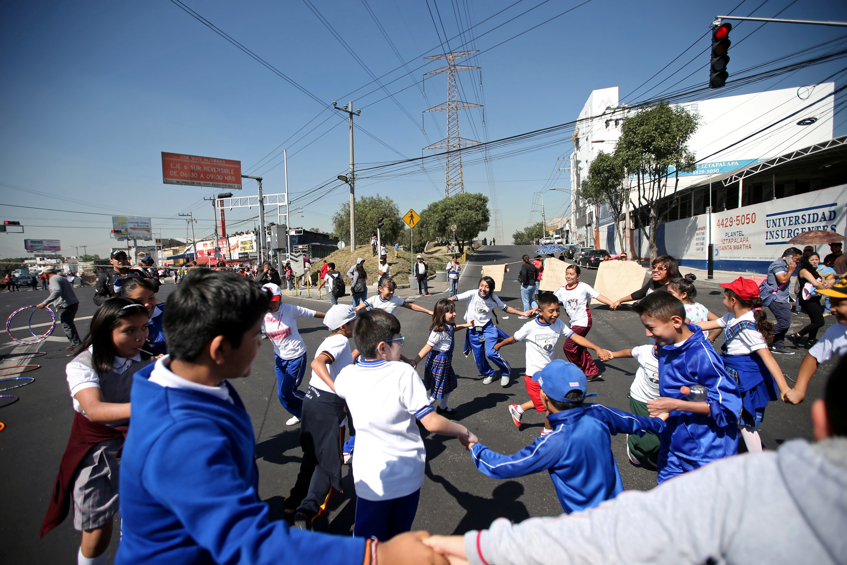 احتجاجات لطلاب المدارس فى المكسيك