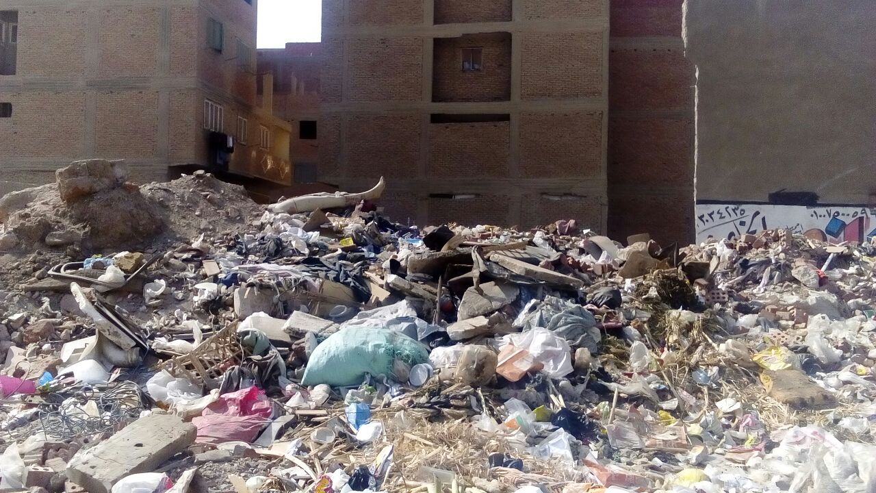 انتشار القمامة والمقاهى العشوائية والباعة الجائلين بشوارع المرج (2)