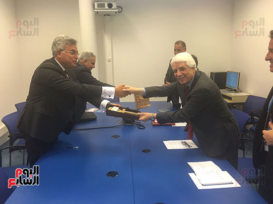 رئيس الرقابة الادارية يلتقى وزير العدل الجزائرى على هامش مؤتمر مكافحة الفساد بفيينا (1)