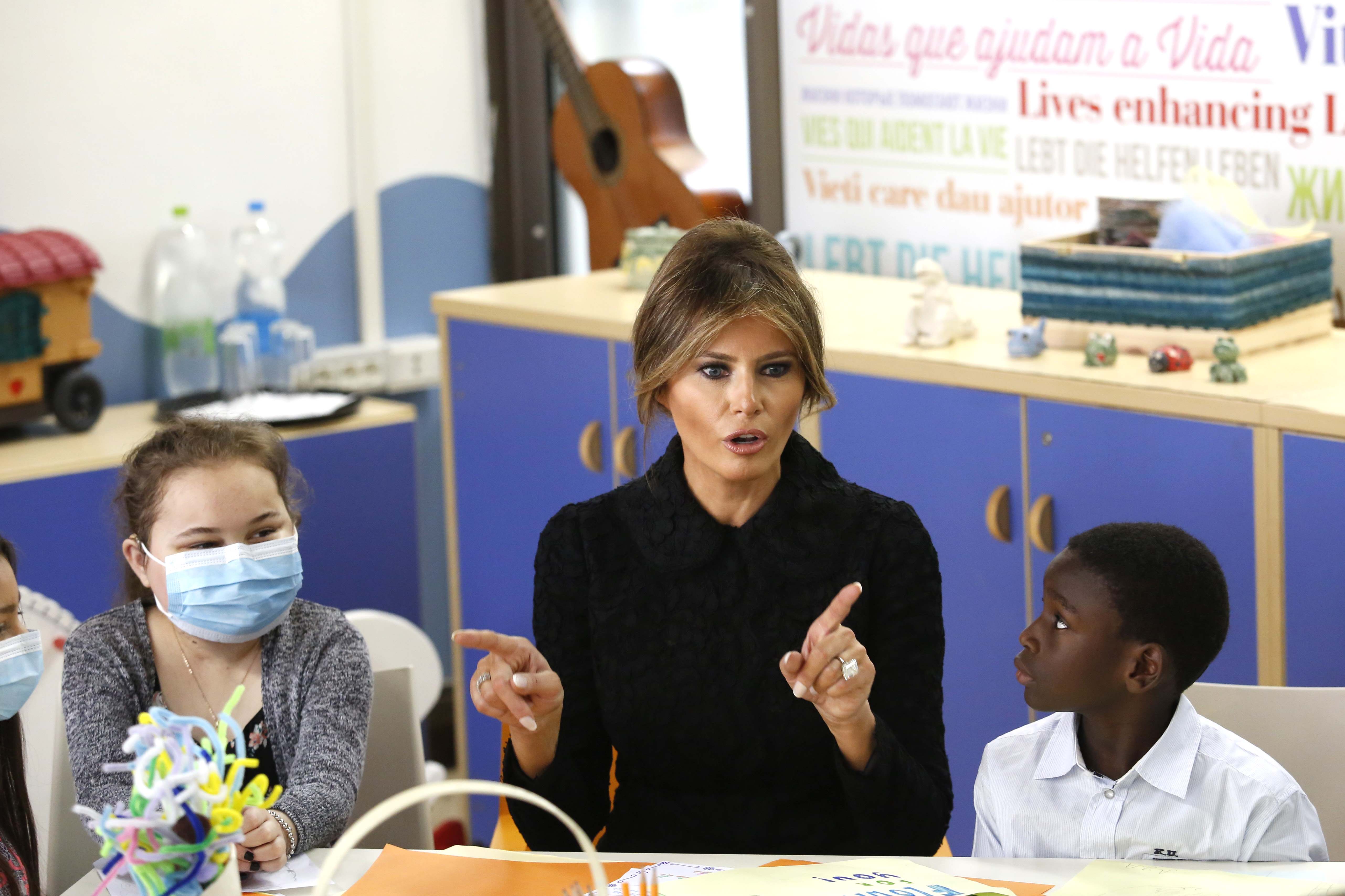 ميلانيا ترامب فى زيارة لمستشفى أطفال بروما