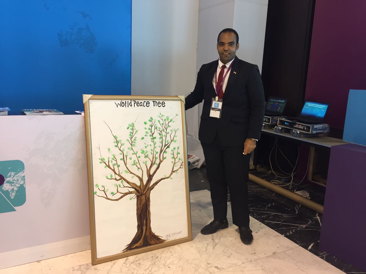 الشاب أحمد أسامة وشجرة السلام